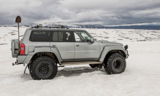 Glacier vehicle with mtns